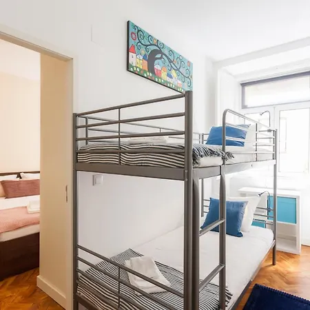 Bairro Alto Gaveas Family Apartment